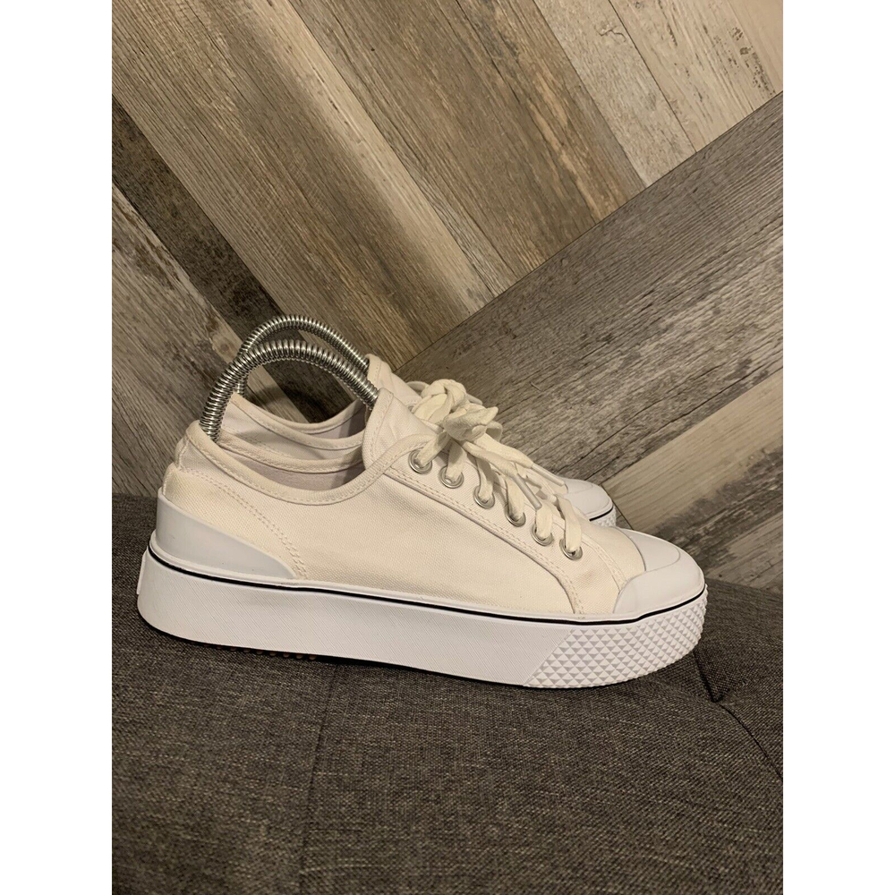 Marc Fisher Womens Size 7 LTD Rammy White